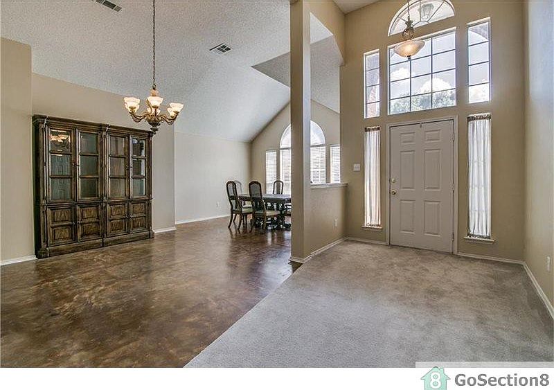 1st image of 2857 Hampshire Ln