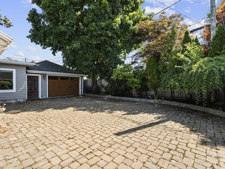 25 Crescent Bluff Ave — Photo 29