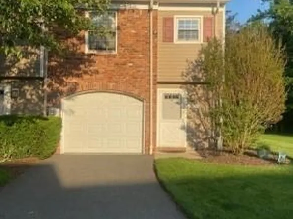 33 Dena Dr #30, Wanaque, NJ 07465