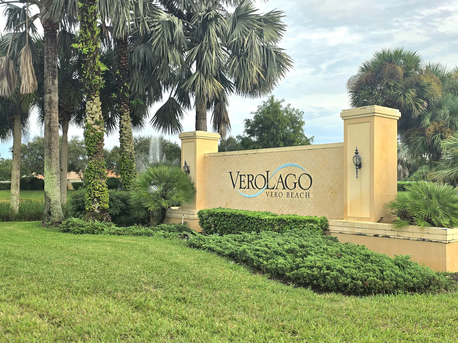 4 bed, 2.5 bath, 2600 sqft, $3,200 — Photo 1