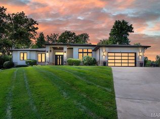 10147 Fieldcrest Ln, Saint Louis, MO 63124