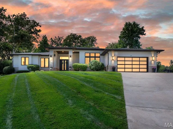 10147 Fieldcrest Ln, Saint Louis, MO 63124