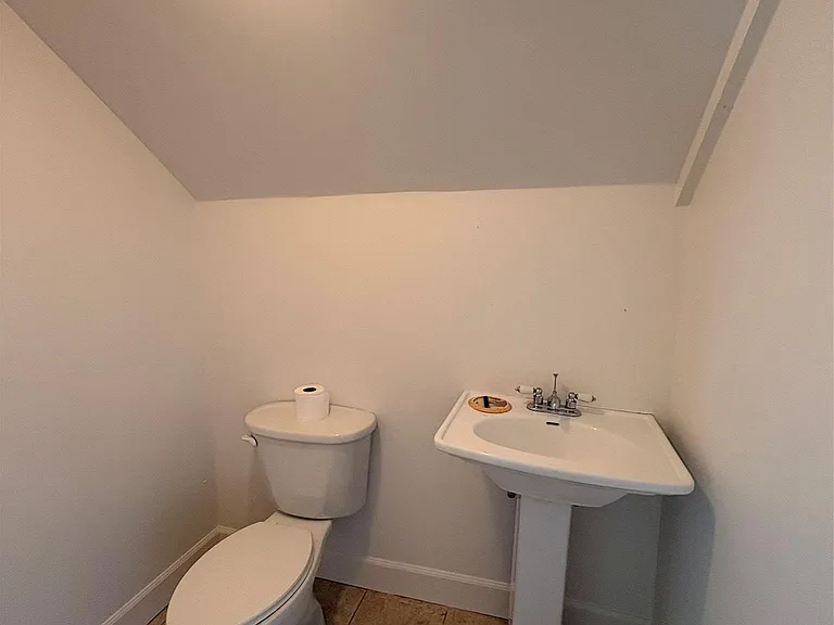 105 S Cedar St — Photo 17