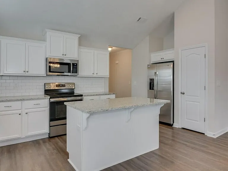 427 Amesbury Dr — Photo 25