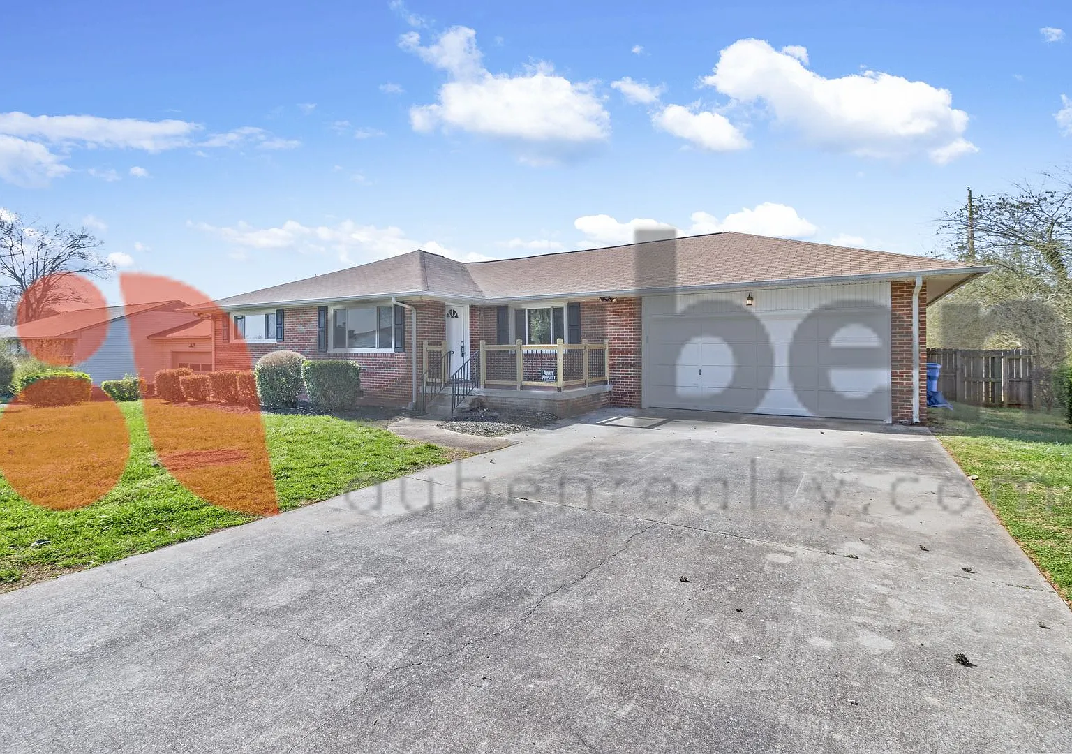 Beautifully Updated 3-Bedroom Home Gorgeous Kitchen & Hardwood Floors! — Photo 2