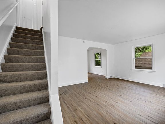 2nd image of 19 Dorbeth Rd