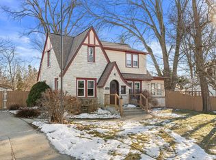 6218 North 105th STREET, Milwaukee, WI 53225