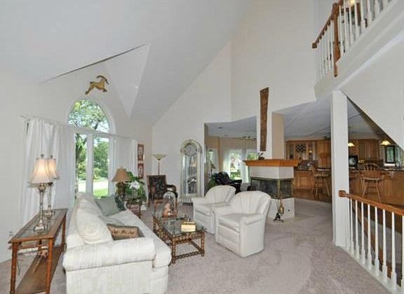 5th image of 325 NE Brockton Dr