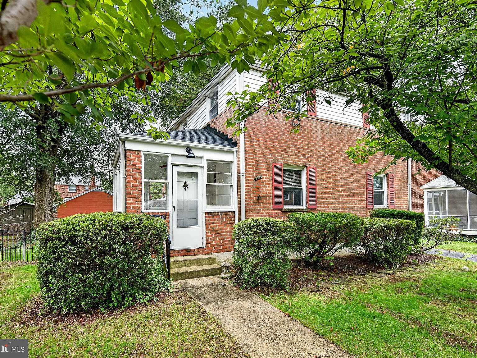 3 bed, 2.0 bath, 1494 sqft, $3,400 — Photo 2