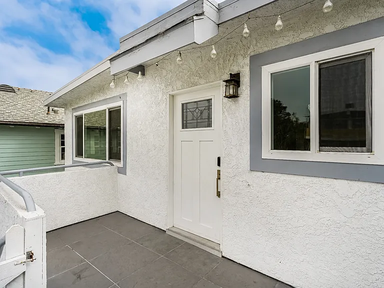 Front door to Unit B