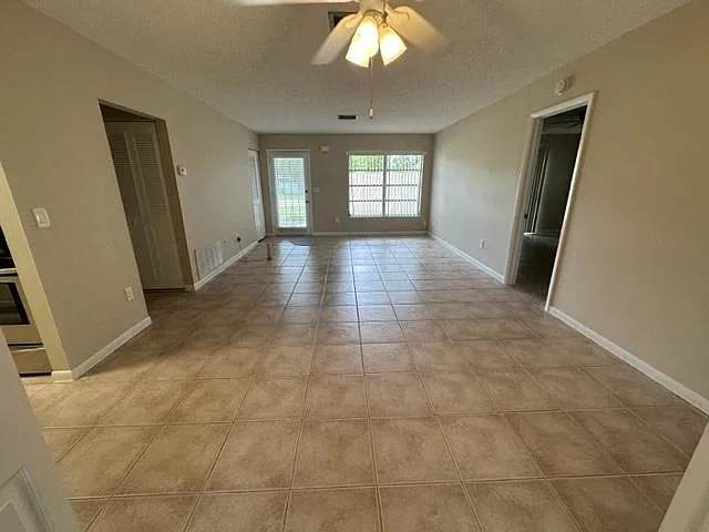 9815 Bayside Ct — Photo 3