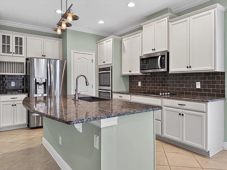 2062 Redbay Ave — Photo 39