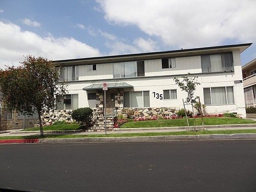 3rd image of 735 S Harvard Blvd APT 2