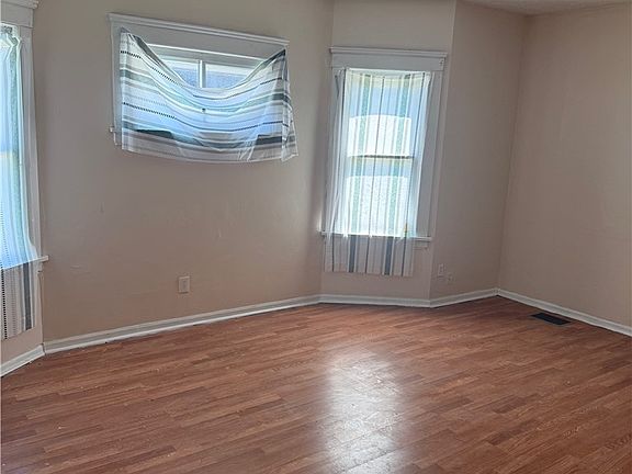 3rd image of 3408 Riverside Ave