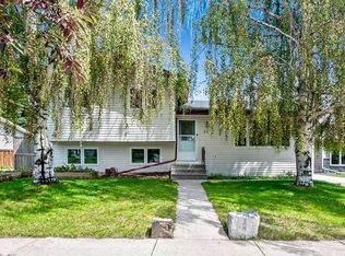 22 W Robinson Dr, Okotoks, AB T1S1C4