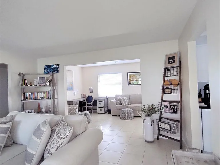 1826 SW Congress Blvd — Photo 5