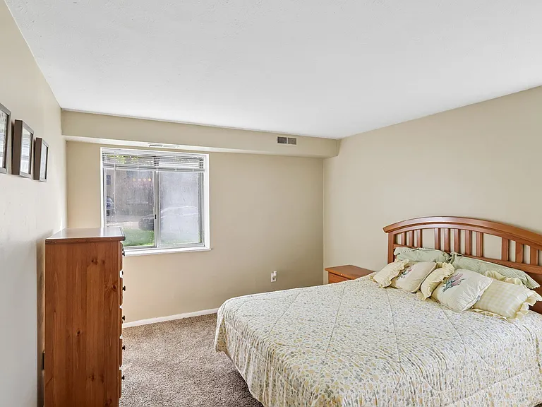 Columbus Park Apartments — Photo 21