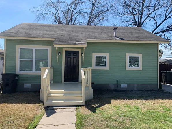930 W Ridgewood Ct, San Antonio, TX 78201