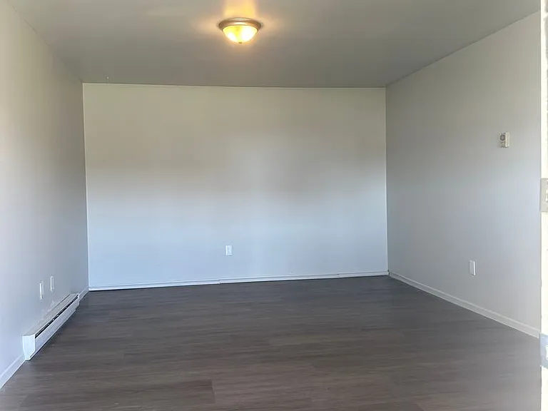 400 W Columbus Rd — Photo 3