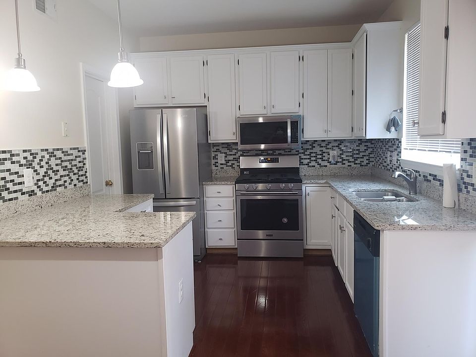 1st image of 2390 Woodland Pond Ln