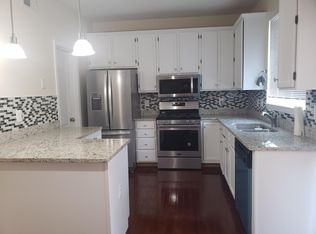 2390 Woodland Pond Ln, Herndon, VA 20171