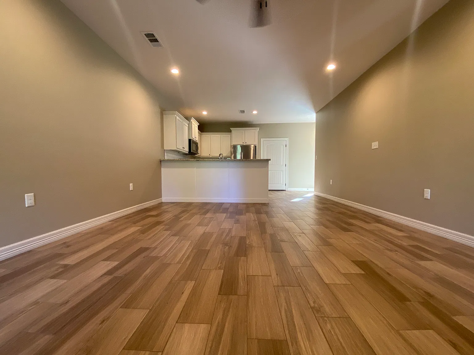 2 bed, 1200 sqft, $1,545 — Photo 3