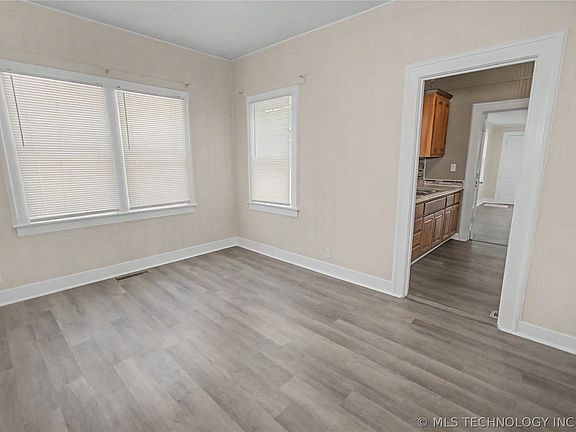 5th image of 1523 Houston St