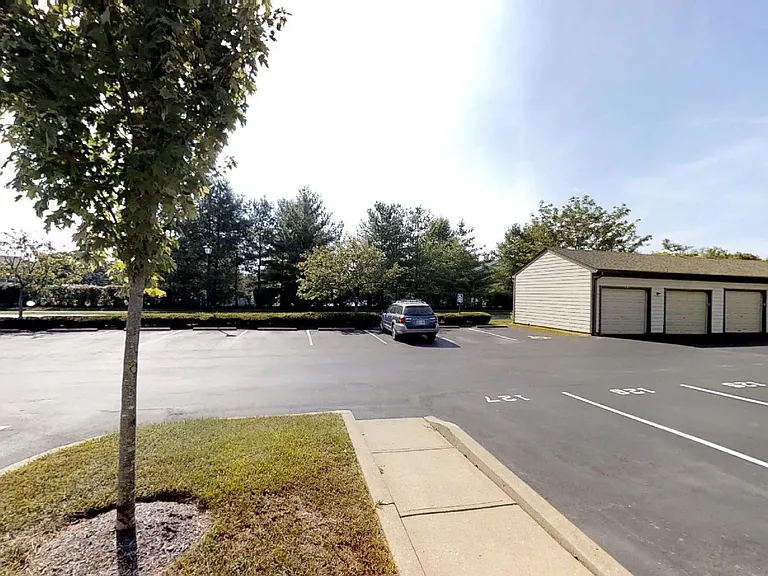 10405 Trotters Pointe Dr #204 — Photo 2