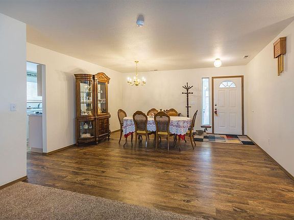 5th image of 5211 Blue Jay Ln
