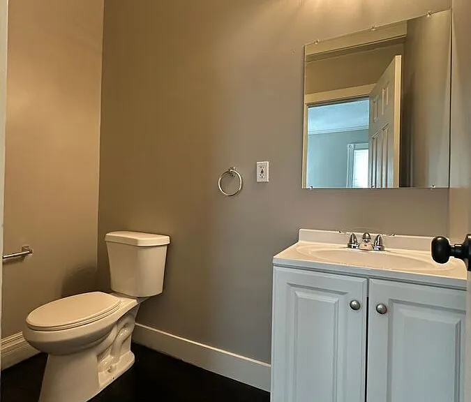 902 Powell St — Photo 16