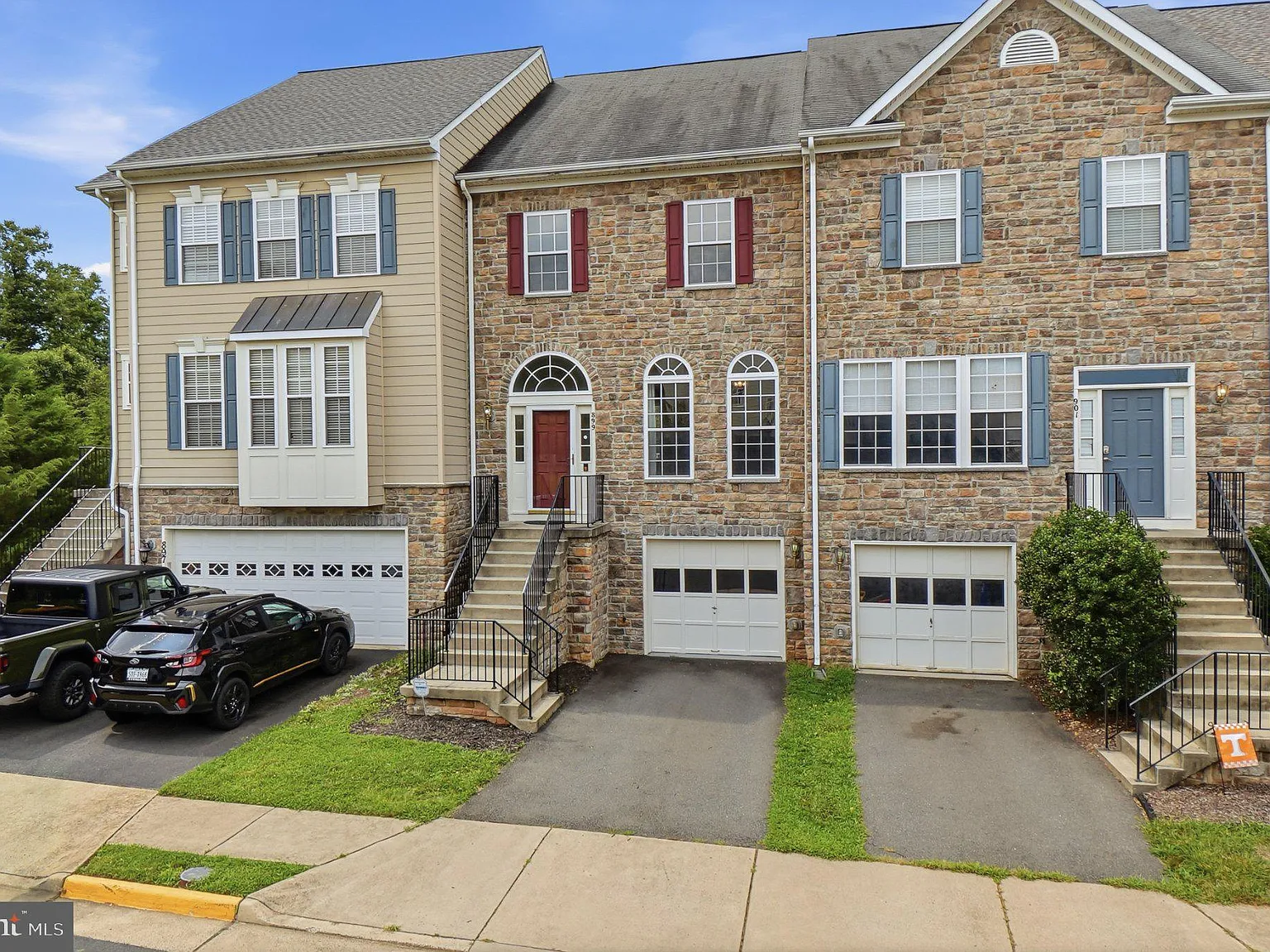 3 bed, 3.5 bath, 2536 sqft, $3,100 — Photo 1