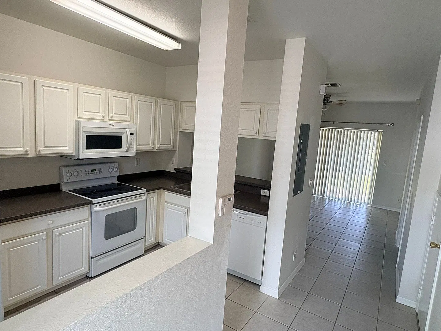 2/2.5 Townhome in Fort Myers for Rent — Photo 3