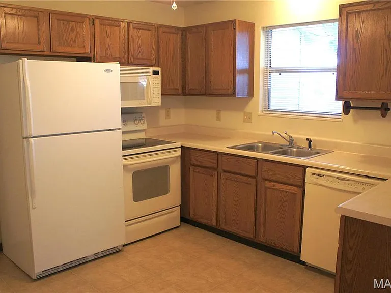 1631 Thunderbird Ln — Photo 9