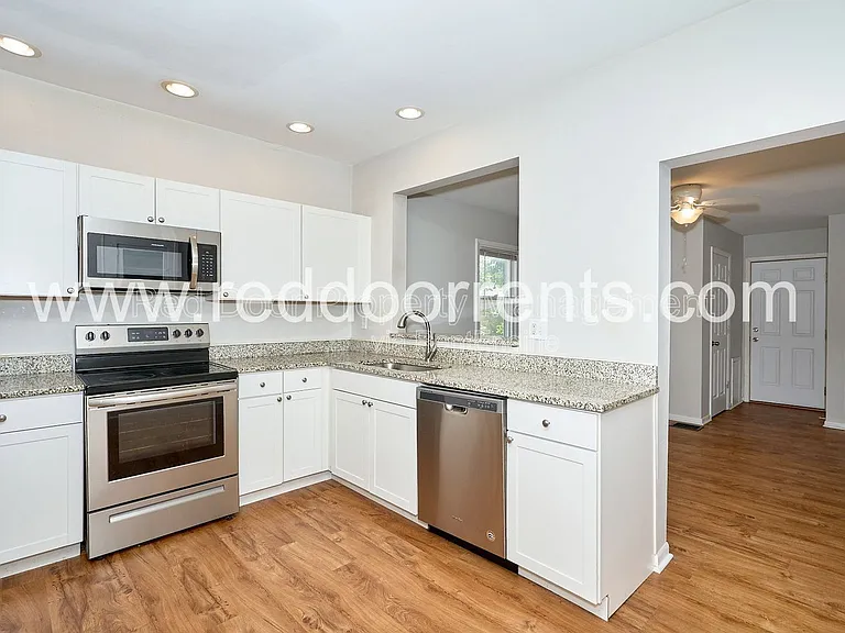 4704 N College Ave — Photo 24