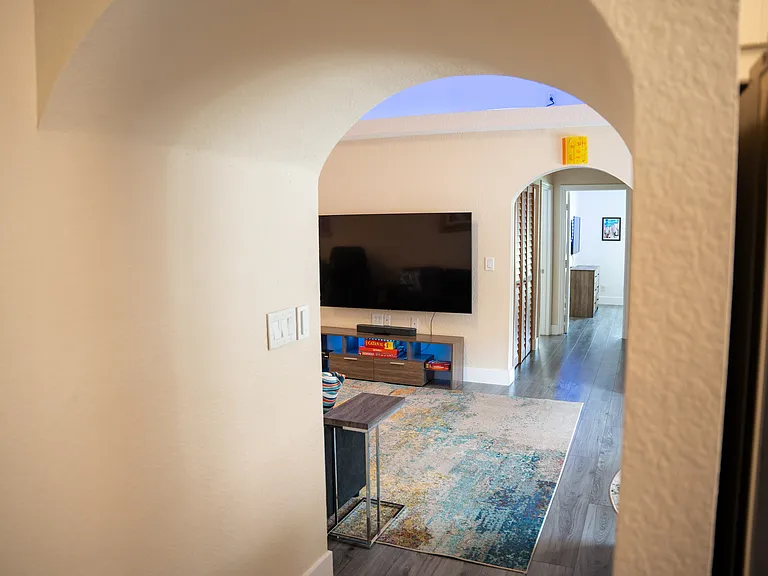 1506 SW 28th Ter — Photo 12