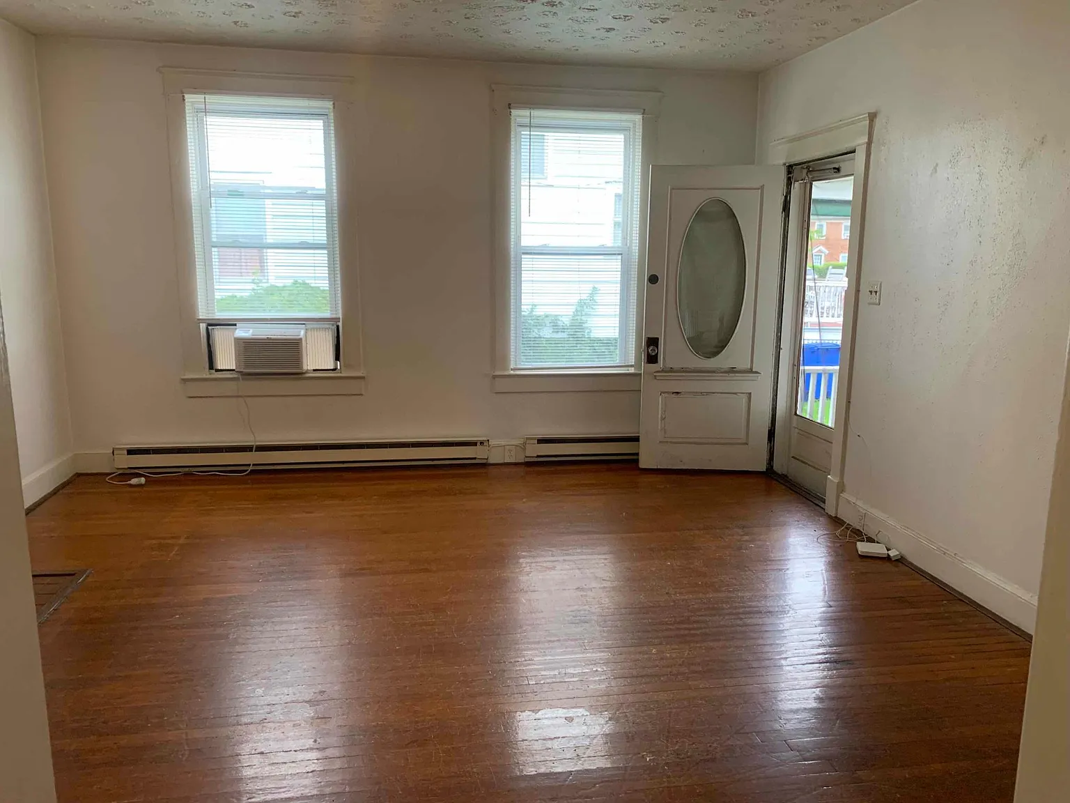213 Chester St — Photo 2