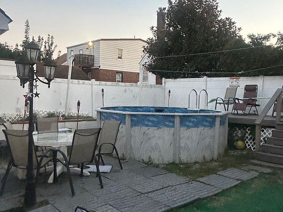 4th image of 96-10 158th Avenue