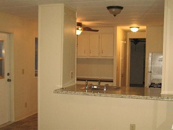 3rd image of 7320 Sylmar Ln #202