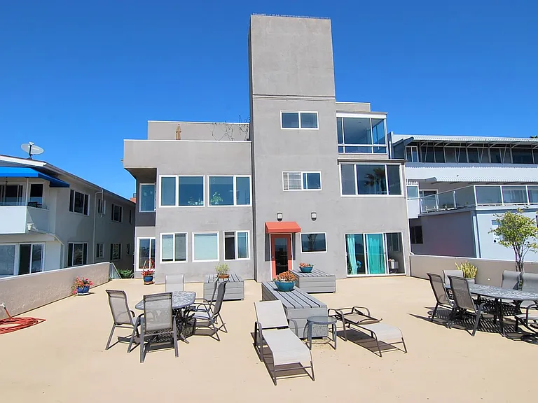 1174 E Ocean Blvd #12 — Photo 2