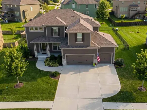 104 SW Shores Dr, Blue Springs, MO 64064