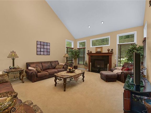 4th image of 27079 Waterside Dr