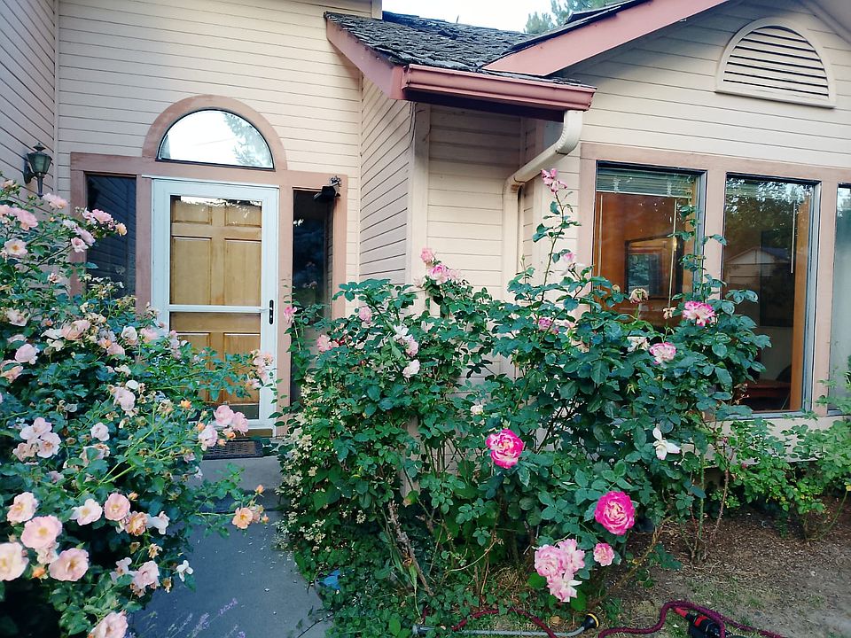 Inviting entry with really fragrance tea roses