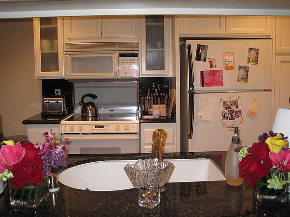 3rd image of 11920 Dorothy St APT 203
