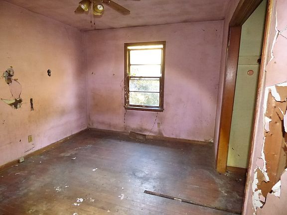 5th image of 1042 Newman Dr