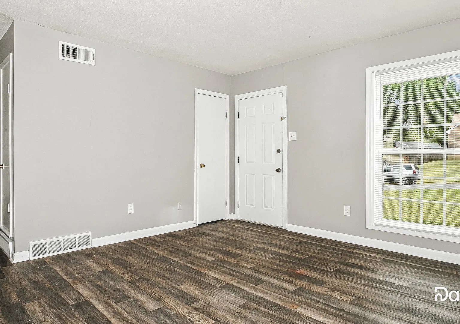 3 bed, 1.5 bath, 1228 sqft, $1,330 — Photo 4