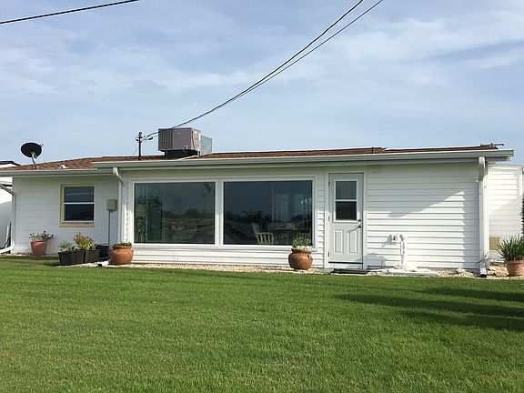 4th image of 1205 Beach Blvd
