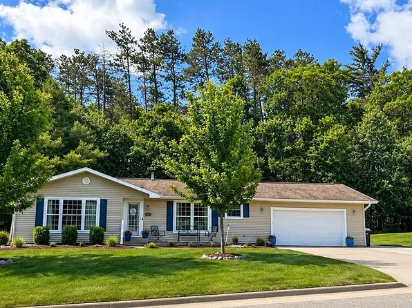 809 Olympic St, Kingsford, MI 49802
