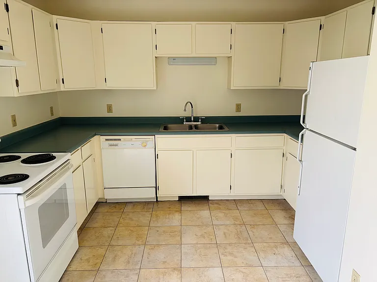 610 S Cedar St #2 — Photo 3