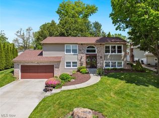 795 Valley Dr, Amherst, OH