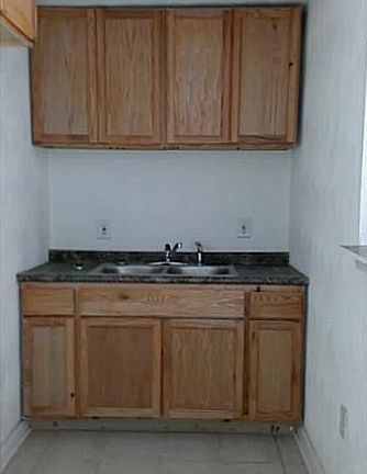 5th image of 730 Roswell Ave APT A
